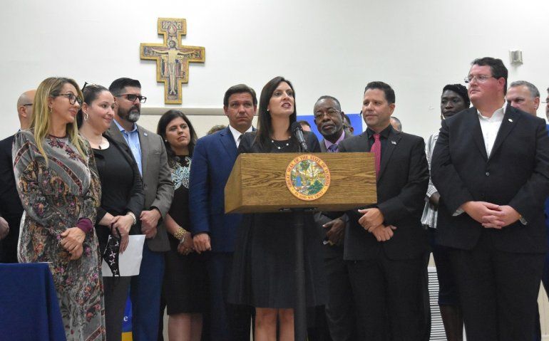 La Vicegobernadora Nuñez aclaró que las familias ineteresadas pueden documentarse en las escuelas o en el sitio web del Departamento de Educación de la Florida.