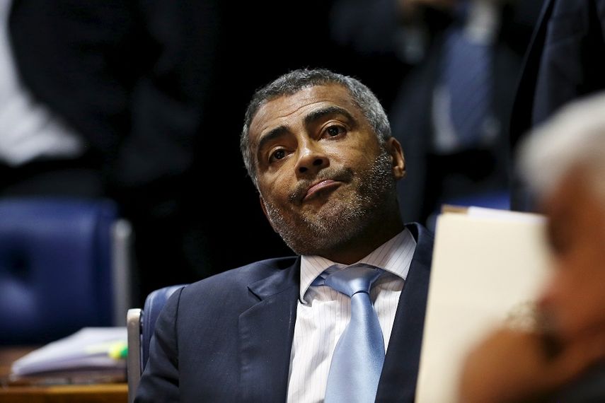 Romario se ha enfrascado en una pelea con Blatter desde hace años. (REUTERS)