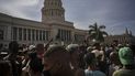Civiles participan en las protestas en Cuba iniciadas el 11 de julio de 2021. 
