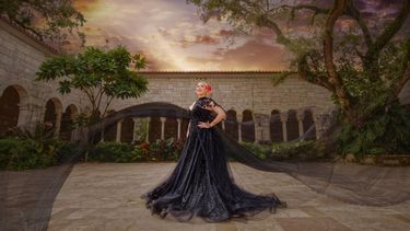 Grabado en un antiguo monasterio y nacido desde la vulnerabilidad, este nuevo sencillo marca un giro artístico para la cantante cubana