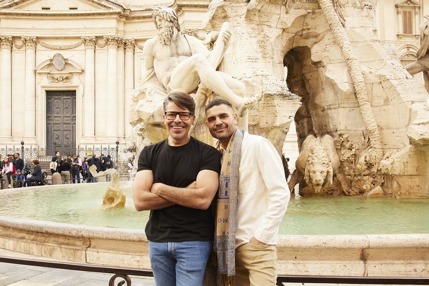 El fotógrafo venezolano Iván Dumont y el diseñador estadounidense Michael Costello en una sesión de fotos en Roma.
