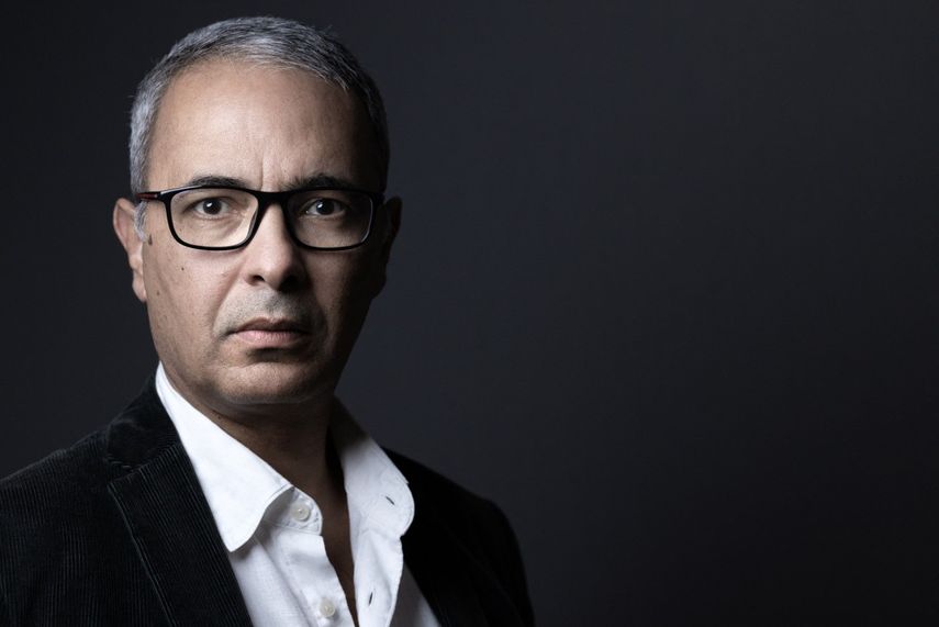 El escritor argelino Kamel Daoud posa durante una sesión de fotos en el 26º festival literario Les Correspondances en Manosque, sur de Francia, el 25 de septiembre de 2024.&nbsp;