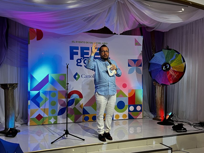 El presentador y periodista Jorge Luis Sánchez Grass durante el evento I Feel Good con Cano, la fiesta anual de bienestar de Cano Health.&nbsp;