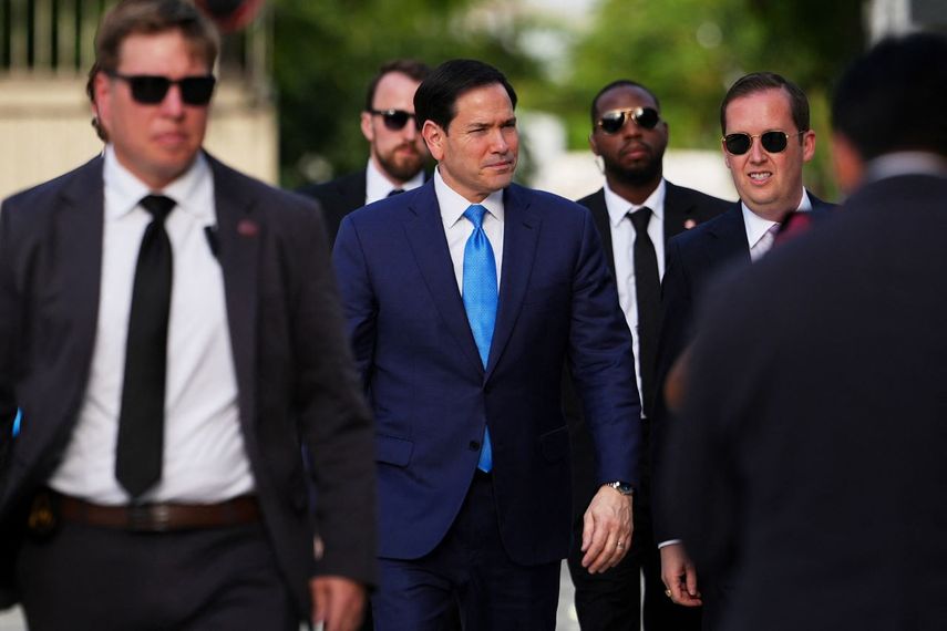 El secretario de Estado de Estados Unidos, Marco Rubio (centro), durante su visita a la India.