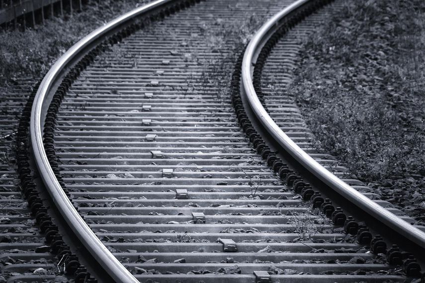 Imagen referencial a los rieles de un tren
