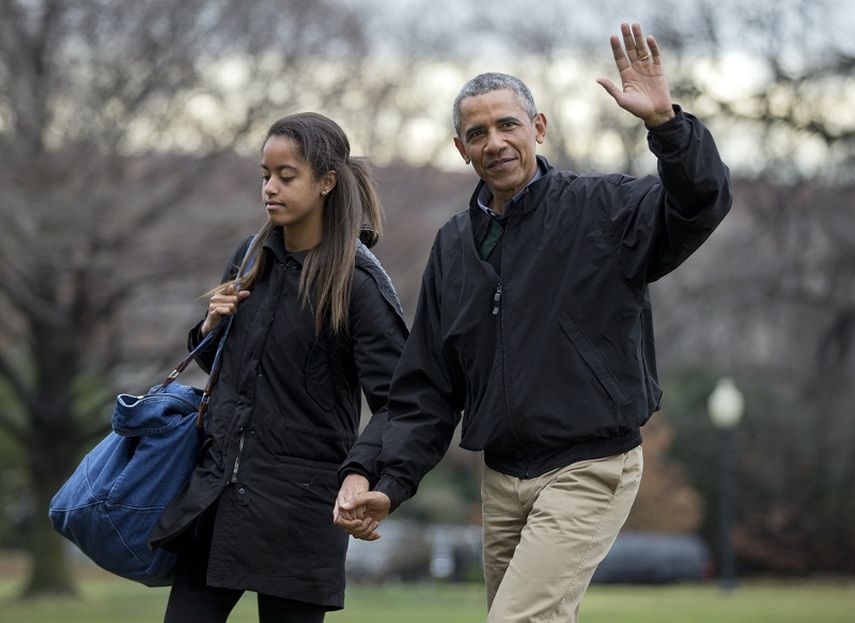El Presidente Obama y su hija Malia de regreso en la Casa Blanca. (AP). 