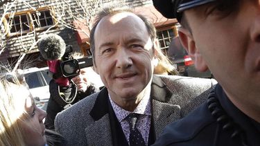 El actor Kevin Spacey llega a una corte de distrito el lunes 7 de enero de 2019, en Nantucket, Massachusetts.&nbsp;