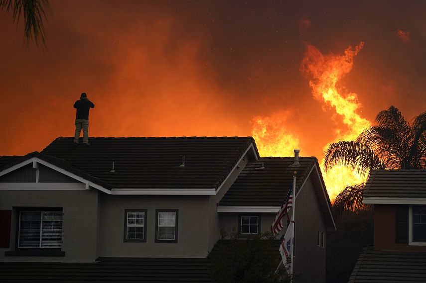 La escena del incendio forestal en Chino Hills, California el 27 de octubre del 2020.&nbsp;