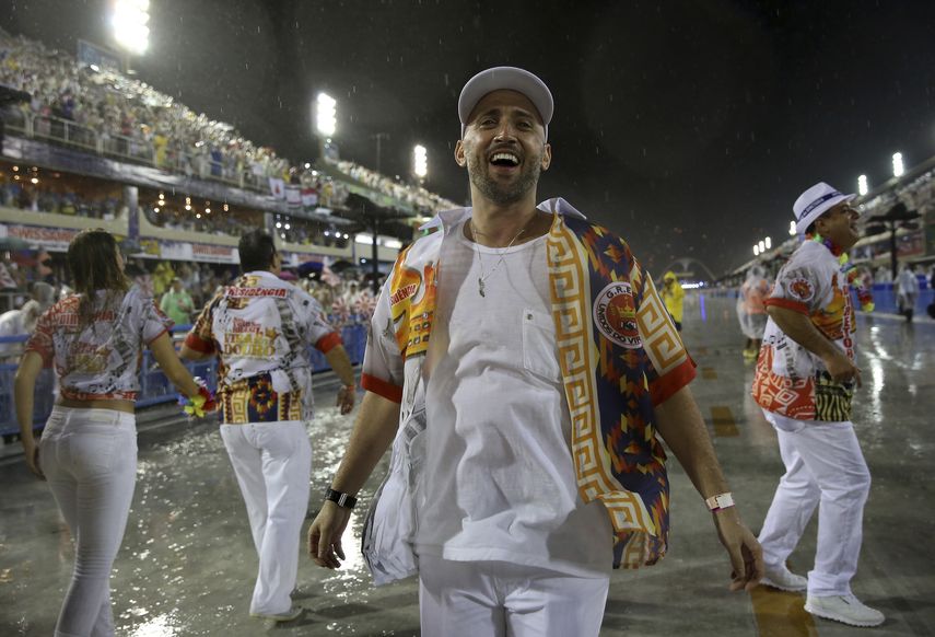 En esta foto del 15 de febrero de 2015, el actor y comediante Paulo Gustavo participa en el desfile de Carnaval en el Sambódromo en Río de Janeiro, Brasil. Gustavo murió de complicaciones de COVID en un hospital en Río el martes 4 de mayo de 2021. Tenía 42 años.