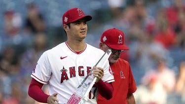 El japonés Shohei Ohtani recibe el premio Players Choice del béisbol