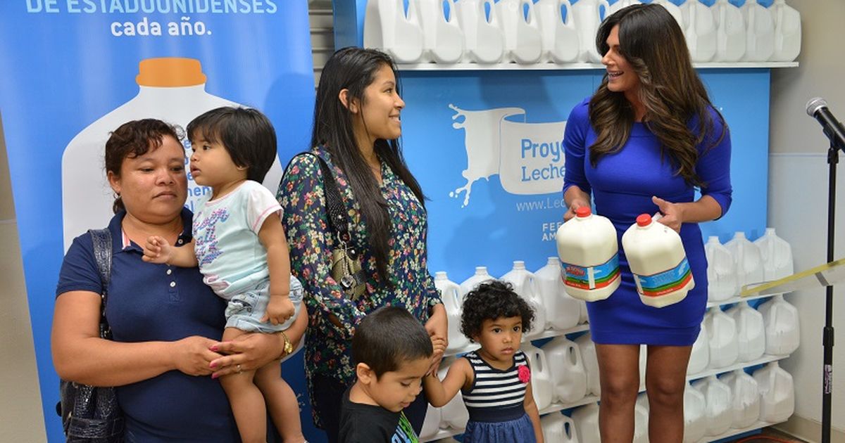 Entrega De Leche a Primera Hora De La Mañana Foto de archivo - Imagen de  salida, hombres: 187242994