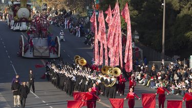Carrozas desfilan por Colorado Boulevard durante la 129° edición del Desfile de Las Rosas este 1ro. de enero de 2018 en&nbsp;Pasadena, California.&nbsp;