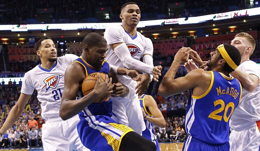 Kevin Durant (segundo de izquierda a derecha) y&nbsp;Russell Westbrook (tercero de izquierda a derecha) volverán a jugar juntos cuando salgan a la cancha con el equipo del Oeste en el Juego de Estrellas