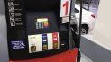 El precio de la gasolina fluctúa acorde a la fórmula de oferta y demanda, acompañada del valor del petróleo. El precio de la gasolina fluctúa acorde a la fórmula de oferta y demanda, acompañada del valor del petróleo.