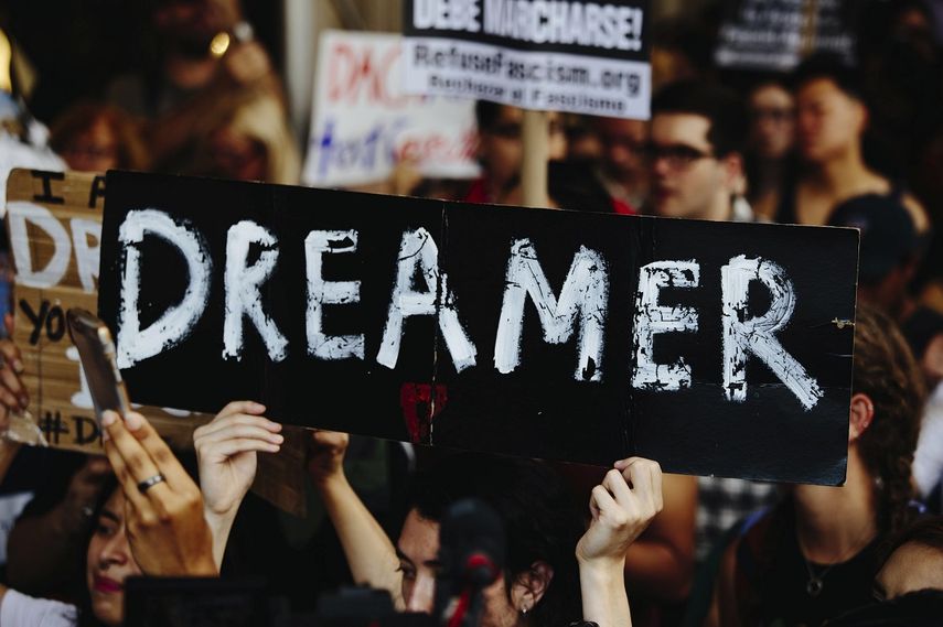De las aproximadamente 154.200 personas cuyo DACA expira entre septiembre de 2017 y marzo de 2018, solo 106.000 tienen peticiones pendientes o el Servicio de Inmigración y Ciudadanía (USCIS) ya ha otorgado la renovación.