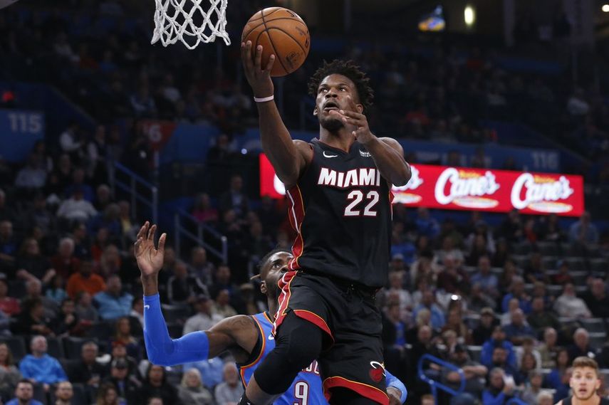 Jimmy Buttler es el jugador con más renombre del Heat de Miami y se encarga de mantener el equipo ordenado a lo que él decida en el tabloncillo