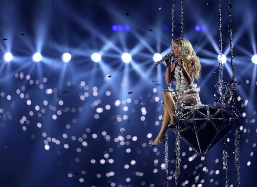 Sabrina Carpenter interpreta Why Please Please en los Premios MTV Video Music Awards el miércoles 11 de septiembre de 2024 en el UBS Arena de Elmont, Nueva York.&nbsp;