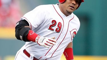 Peña apoyaría a Yadier Molina en la receptoría. (ARCHIVO)