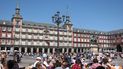 Plaza Mayor vuelve a relucir con sus terrazas y cientos de personas.
