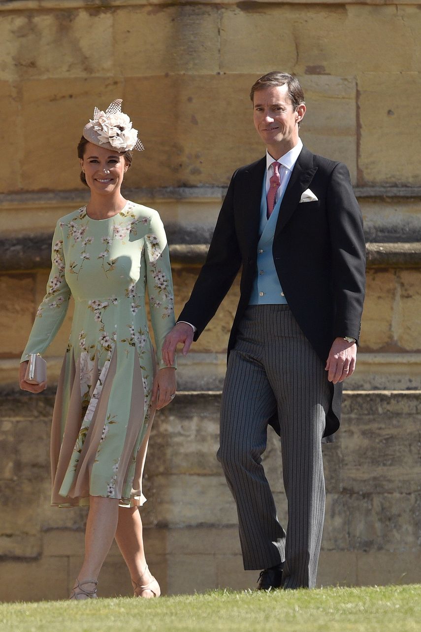 La hermana de Kate Middleton, Pippa, junto a James Matthews, a su llegada a la boda.&nbsp;