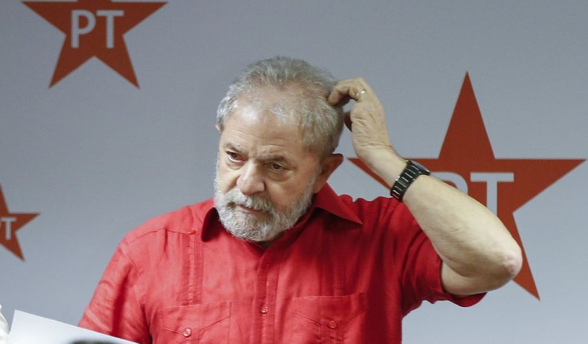 Lula es acusado de obstrucción a la justicia, por supuestas maniobras para intentar comprar el silencio de uno de los exdirectivos de Petrobras.