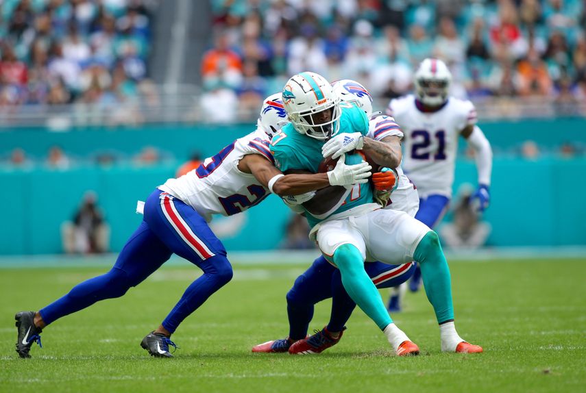 La defensiva de los Buffalo Bills frena el ataque de los Dolphins, la tarde del domingo en el Hard Rock Stadium.&nbsp;