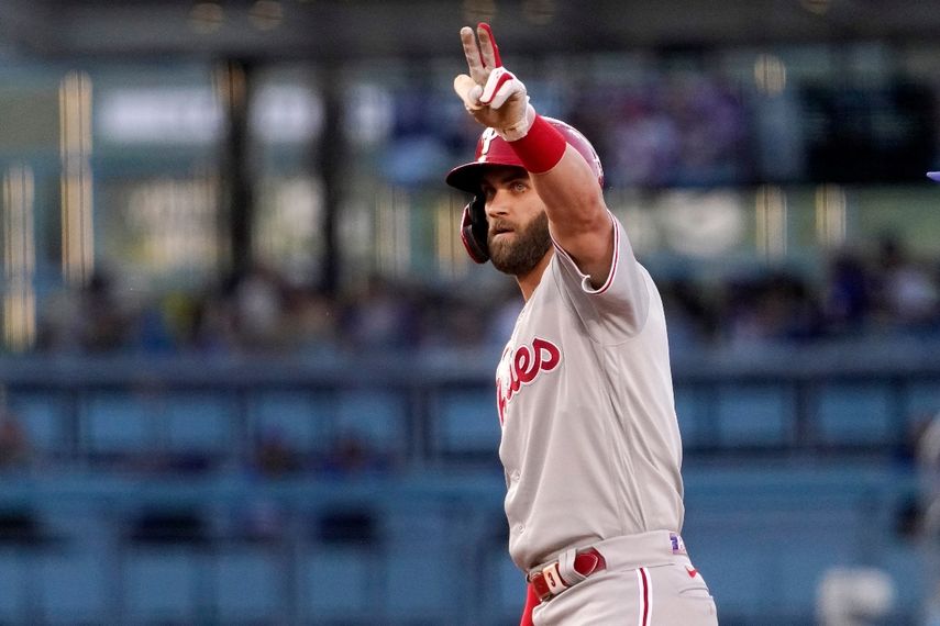 El estelar Bryce Harper participó como Bateador Designado en los Filis de Filadelfia aprovechando la presencia de esa posición en la Liga Nacional de MLB
