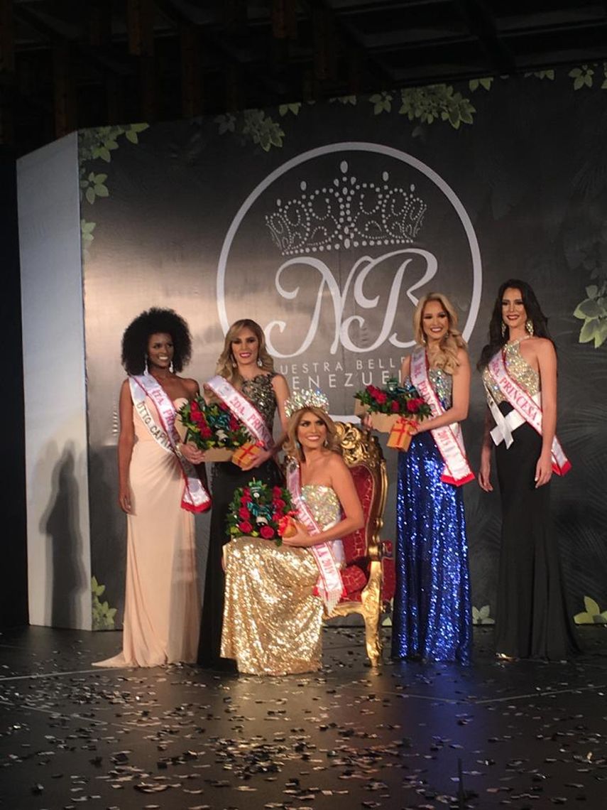 Irene Galvis y el cuadro de finalistas integrado por: Liz Arbelaez; Miranda, Irmar Cabrices; Portuguesa, Vanesa Angulo; y Distrito Capital, Urimary Nucette, quienes fueron seleccionadas como primera, segunda, tercera y cuarta finalista, respectivamente.&nbsp;