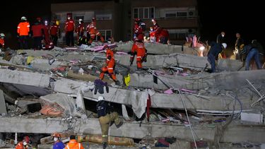 El pequeño tsunami que alcanzó la costa turca también afectó a Samos, donde varias calles de la ciudad portuaria de Vathi quedaron inundadas.