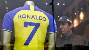 Las camisas de Cristiano Ronaldo con el Al-Nassr se venden rápidamente en Arabia Saudí