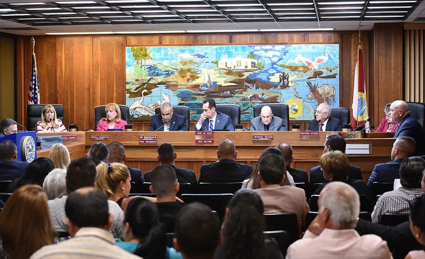 Vista parcial de una reunión de la comisión de la municipalidad. (ARCHIVO)