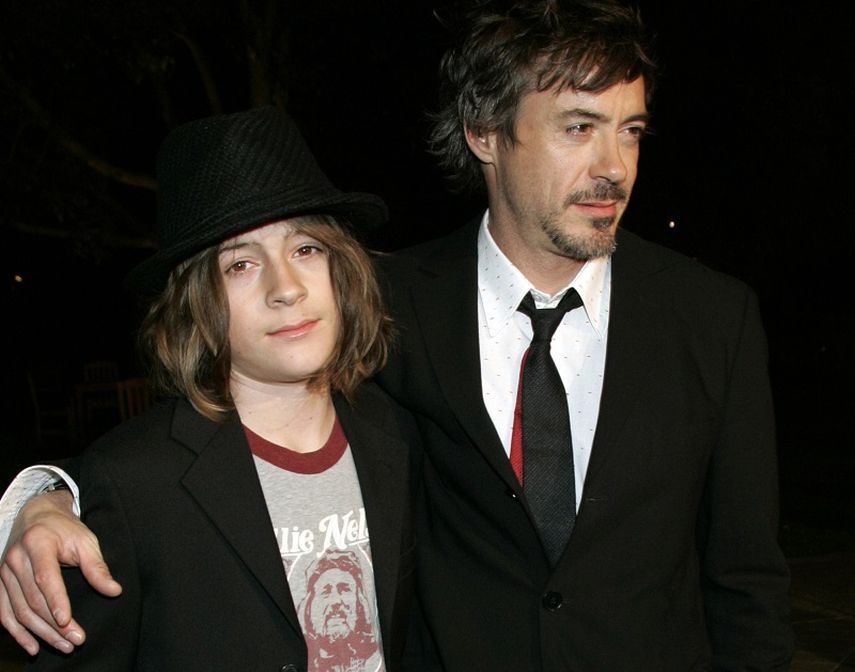 Indio Downey, junto a su padre el actor Robert Downey Jr. (AP)