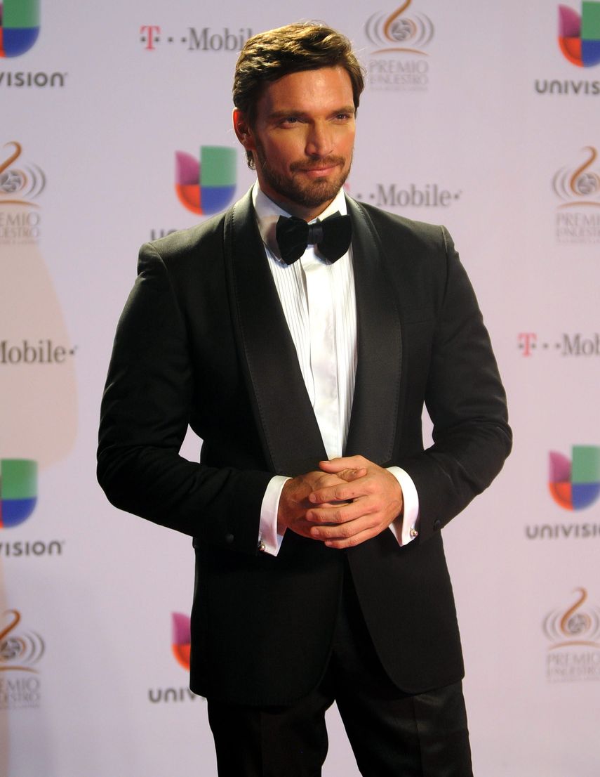 El actor solicitó suspender las convivencias los sábados debido a una entrevista para el rodaje de la película Alita, así como grabaciones de la telenovela Por amar sin ley.