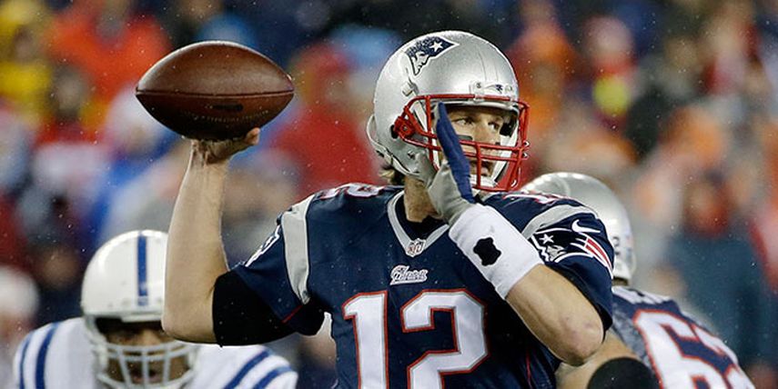 El equipo de New England es sospechoso de alterar la presión de aire de los balones en el partido contra los Colts (AP)