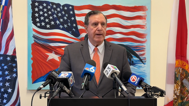 El comisionado de Miami Joe Carollo durante una rueda de prensa el martes 15 de julio de 2025.