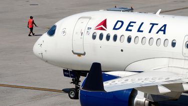 &nbsp;Un avión de Delta Air Lines se prepara para despegar, el viernes 19 de julio de 2024, en el Aeropuerto Internacional Logan, en Boston.