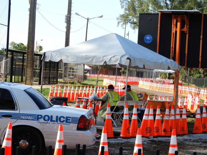 Charles Hadley Park Drive-Thru para análisis de COVID-19. 