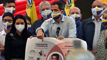 NOTICIA DE VENEZUELA  - Página 9 El-presidente-encargado-venezuela-juan-guaido-presenta-su-propuesta-un-acuerdo-salvacion-nacional-una-conferencia-prensa-la-plaza-los-palos-grandes-chacao-caracas-el-12-mayo-2021
