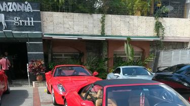 video de costosos autos deportivos en venezuela causa indignacion en redes