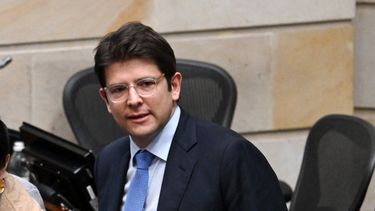El senador colombiano de la oposición de derecha y candidato a las elecciones presidenciales del próximo año, Miguel Uribe Turbay, de 39 años, fue herido de bala en Bogotá el 7 de junio de 2025, según informaron varios medios, mientras que el gobierno denunció un atentado.