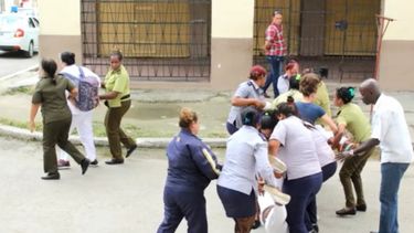 La represi&oacute;n contra las Damas de Blanco en Cuba es parte del cerco del r&eacute;gimen para silenciar las voces de la oposici&oacute;n.&nbsp;