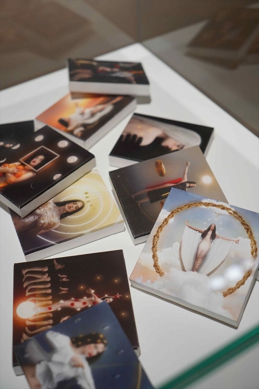 Imágenes de la muestra sobre Rosalía, del diseñador filip custic.