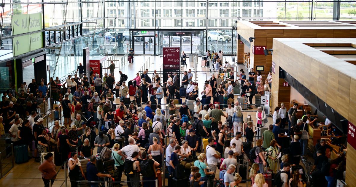 Un ciberataque en grandes aeropuertos de Europa ocasiona retrasos y cancelaciones de vuelos