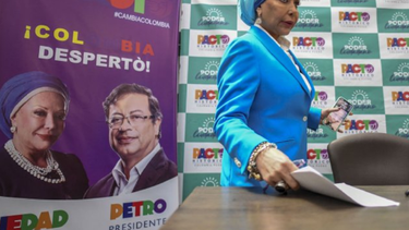 La exsenadora colombiana y precandidata al Senado por el partido político Pacto Histórico, Piedad Córdoba, antes de una conferencia de prensa en Bogotá, el 22 de febrero de 2022.