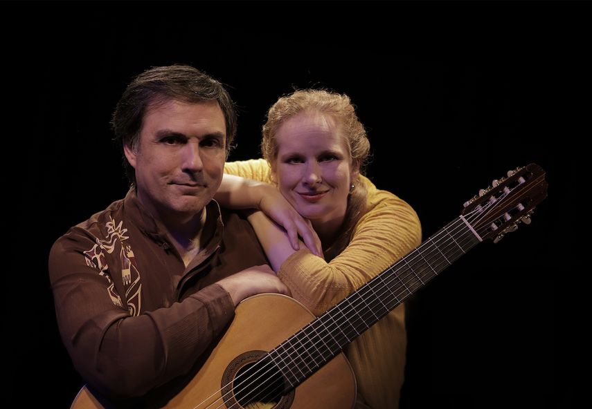 El guitarrista Pablo González Jazey y la vocalista&nbsp;Annelise Skovmand, del dúo Rosa Incaica.&nbsp;