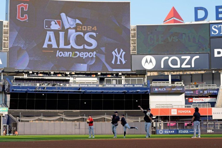 Los jugadores de los Guardianes de Cleveland entrenan el domingo 13 de octubre de 2024 en Nueva York, antes del Juego 1 de la Serie de Campeonato de la Liga Americana.