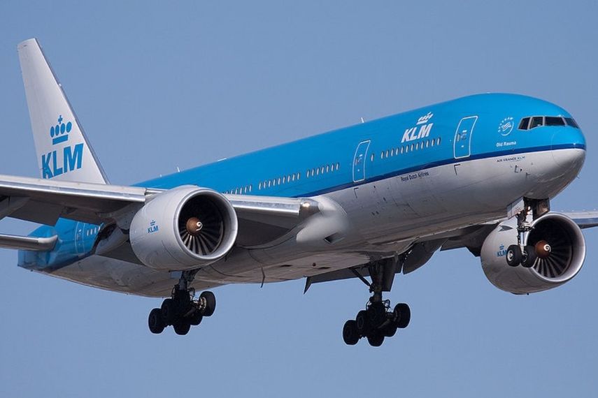 Vista de una aeronave con el logotipo de la aerolínea holandesa KLM.
