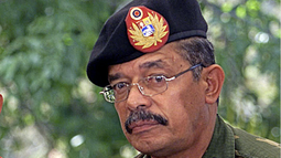El General Jorge Luis García Carneiro, gobernador de Vargas. 