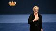 La actriz estadounidense Meryl Streep reacciona en el escenario tras recibir el Premio Princesa de Asturias de las Artes 2023 durante la ceremonia de entrega del Premio Princesa de Asturias 2023 en el teatro Campoamor de Oviedo el 20 de octubre de 2023. &nbsp;