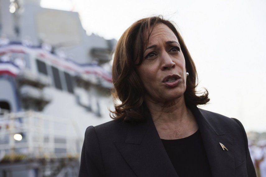 La vicepresidenta de Estados Unidos, Kamala Harris, habla a los medios en la Base Naval de Yokosuka, en Yokosuka, cerca de Tokio, el miércoles 28 de septiembre de 2022.&nbsp;